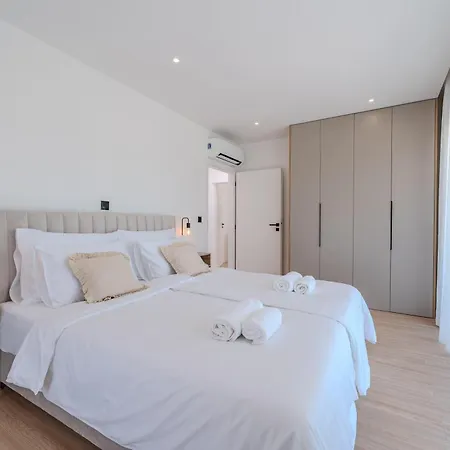 Villa Palazzo By Belmont Realty