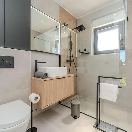Villa Palazzo By Belmont Realty
