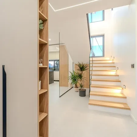 Villa Palazzo By Belmont Realty